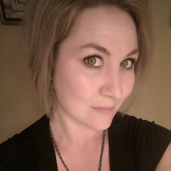 Meet your Posher, Ashley - Picture 2 of 2